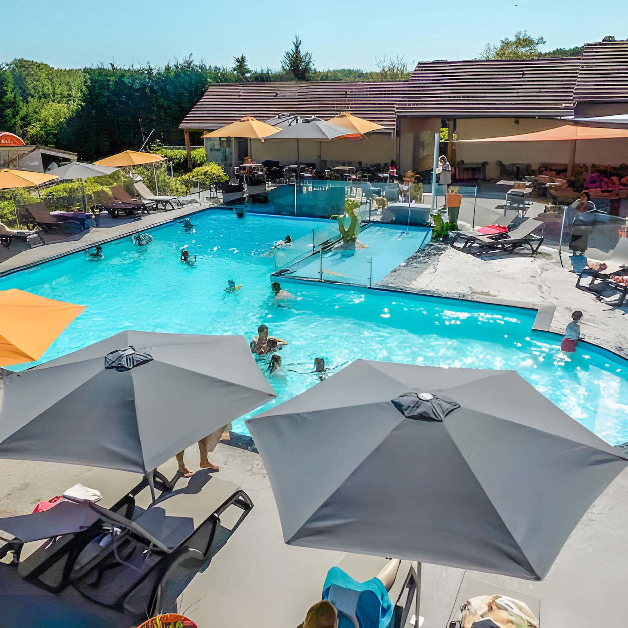 camping avec piscine pres de tours