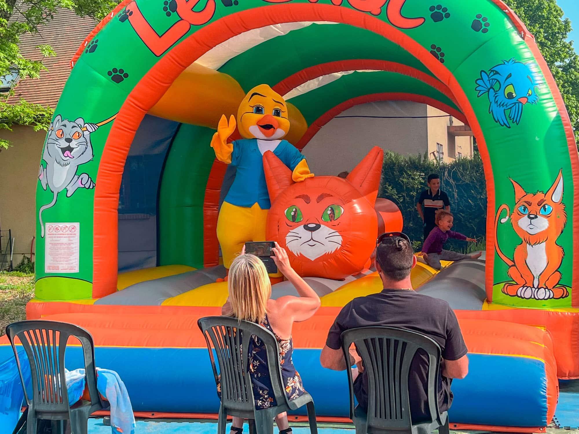 camping paradis laradaparc chateau gonflable piki